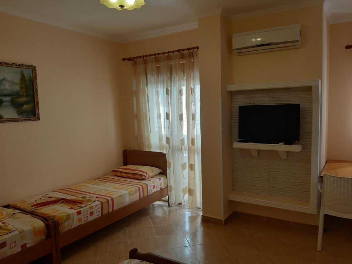 Amras House Ξενοδοχείο Δυρράχιο Εξωτερικό φωτογραφία